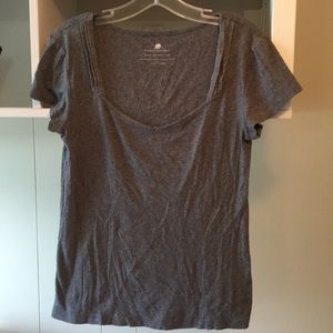 T-shirt with sweetheart neckline